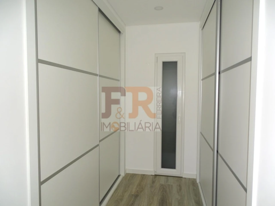 Moradia T4 para Venda em Fernao Ferro Foto 8