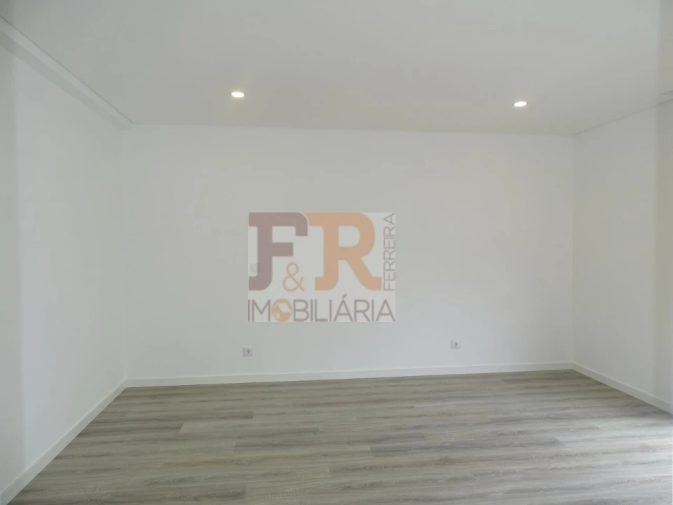 Moradia T4 para Venda em Fernao Ferro Foto 9
