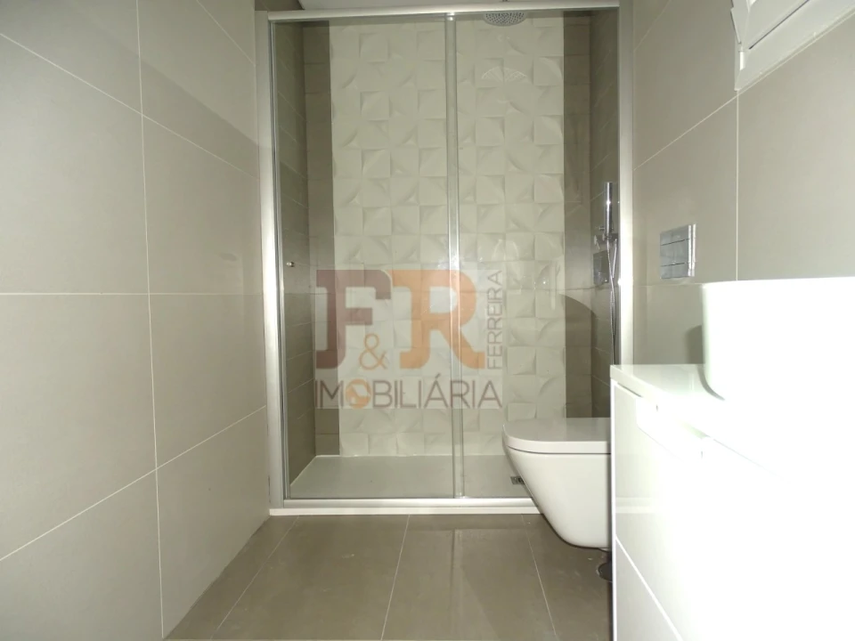 Moradia T4 para Venda em Fernao Ferro Foto 11