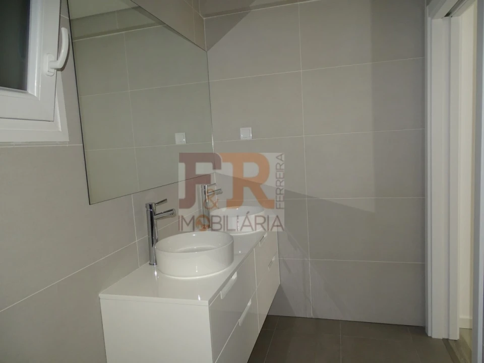 Moradia T4 para Venda em Fernao Ferro Foto 12