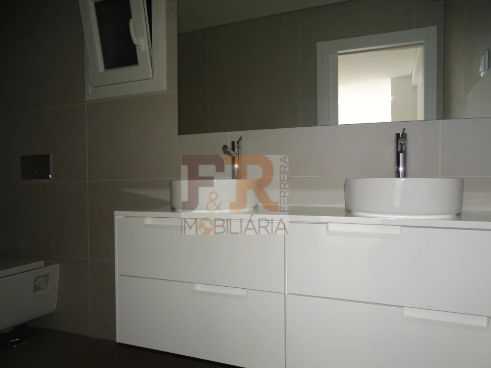 Moradia T4 para Venda em Fernao Ferro Foto 13