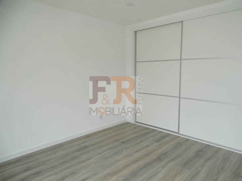 Moradia T4 para Venda em Fernao Ferro Foto 14