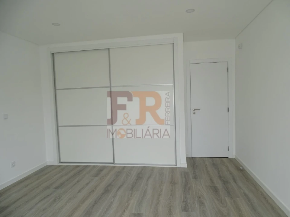 Moradia T4 para Venda em Fernao Ferro Foto 16