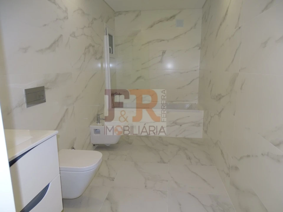 Moradia T4 para Venda em Fernao Ferro Foto 17