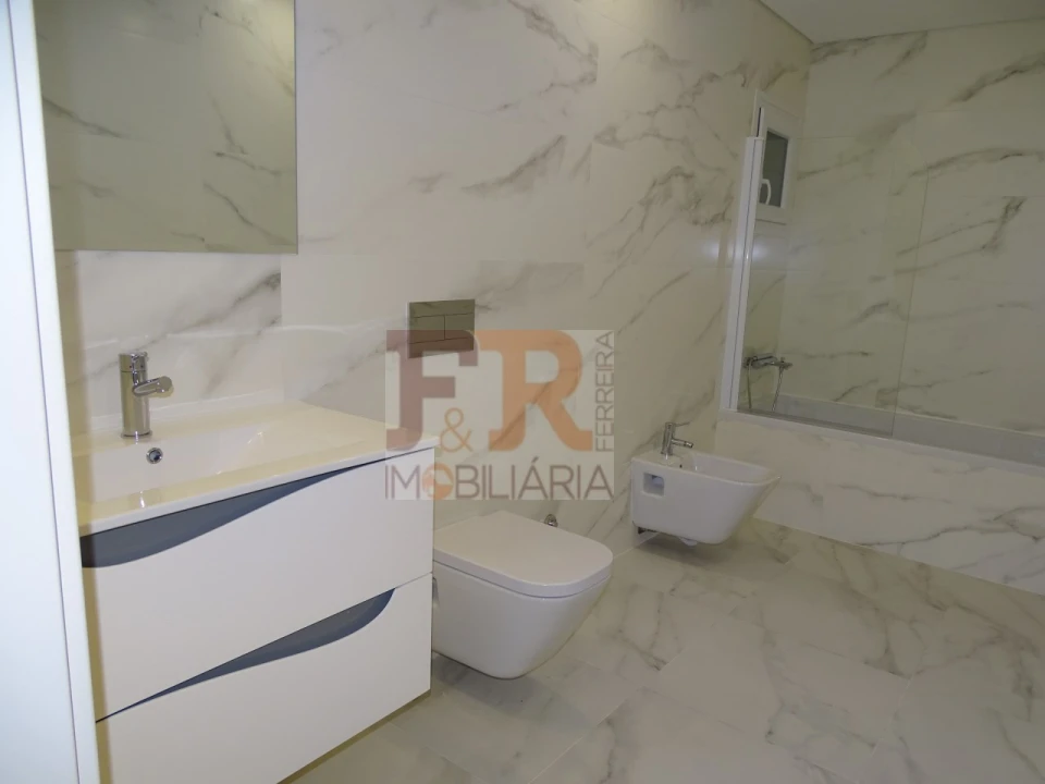 Moradia T4 para Venda em Fernao Ferro Foto 18