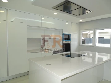 Moradia T4 para Venda em Fernao Ferro