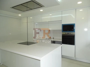 Moradia T4 para Venda em Fernao Ferro