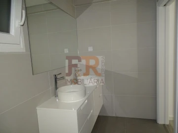 Moradia T4 para Venda em Fernao Ferro