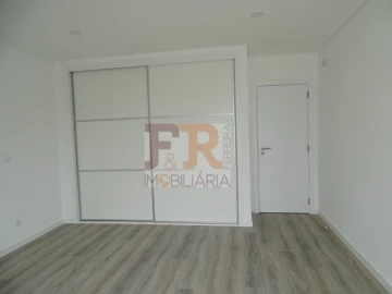 Moradia T4 para Venda em Fernao Ferro