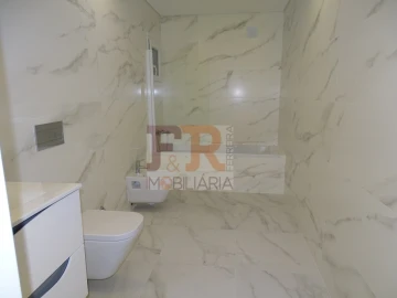 Moradia T4 para Venda em Fernao Ferro
