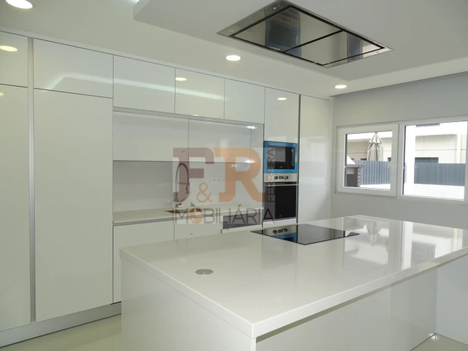 Moradia T4 para Venda em Fernao Ferro Foto 4