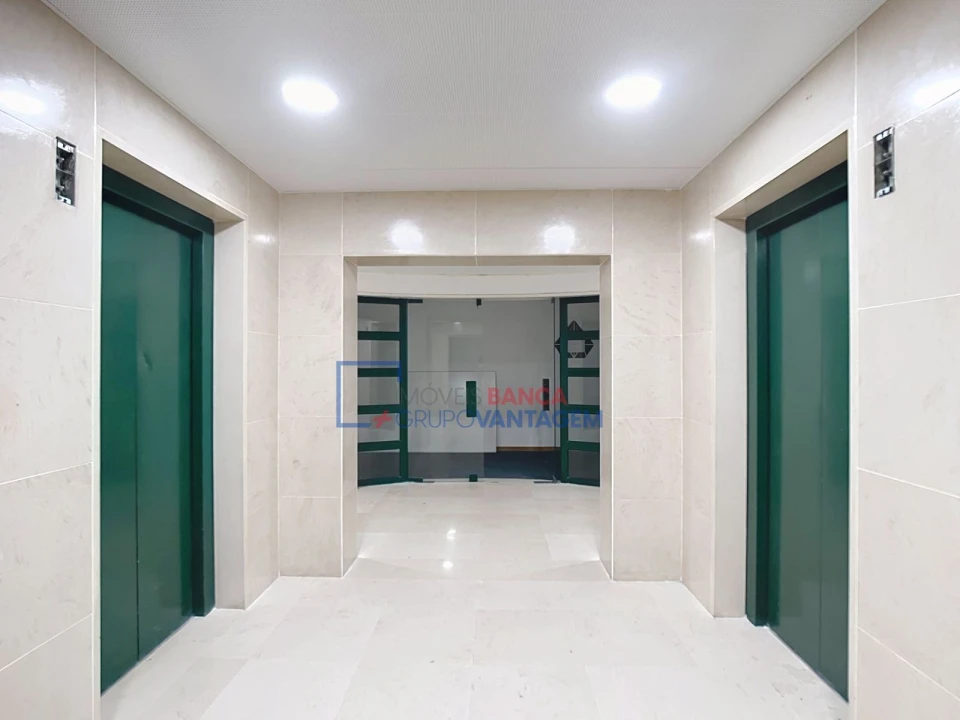 Escritório para Arrendamento em São Domingos de Benfica Foto 3