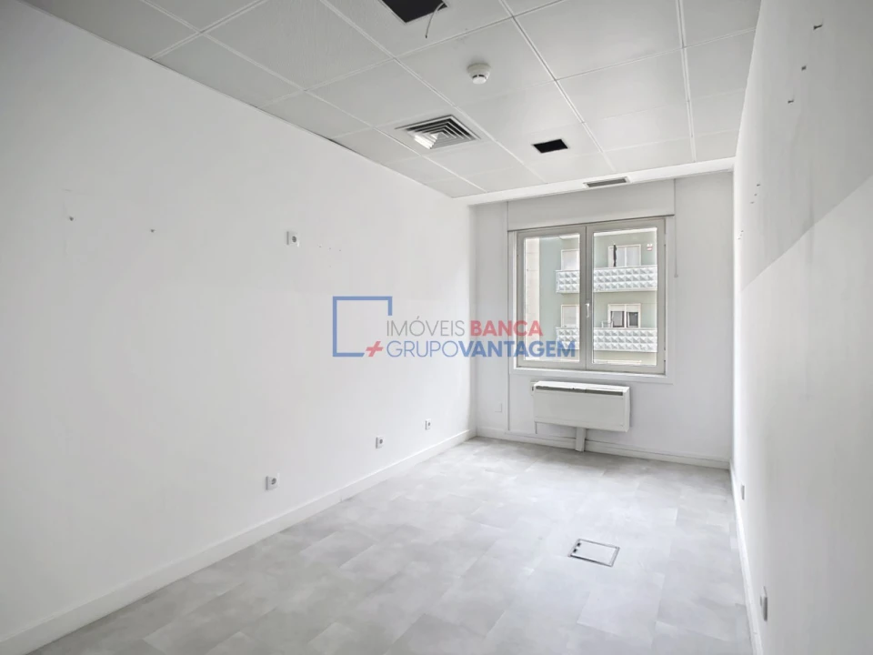 Escritório para Arrendamento em São Domingos de Benfica Foto 6