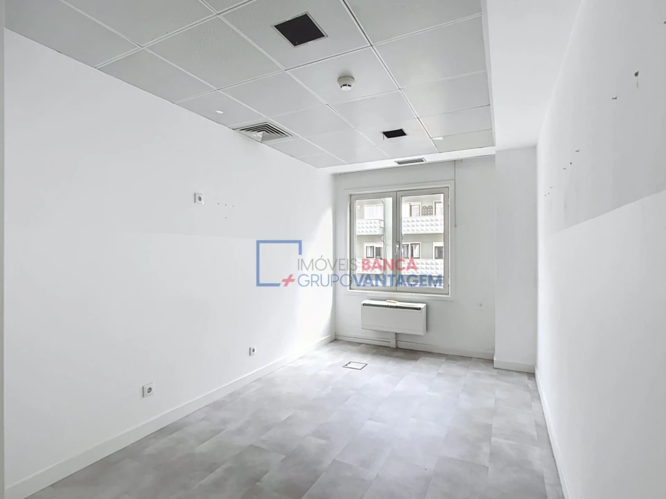 Escritório para Arrendamento em São Domingos de Benfica Foto 8