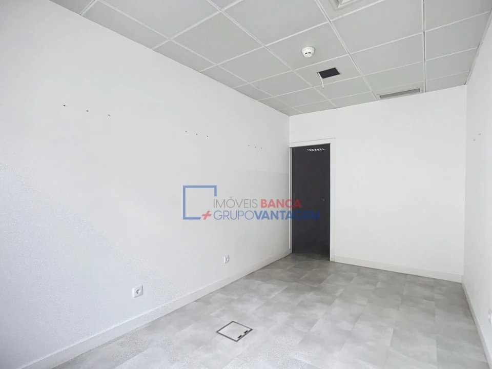 Escritório para Arrendamento em São Domingos de Benfica Foto 9