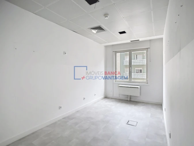 Escritório para Arrendamento em São Domingos de Benfica Foto 6