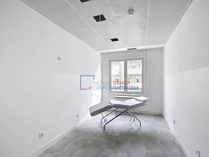 Escritório para Arrendamento em São Domingos de Benfica Foto 10