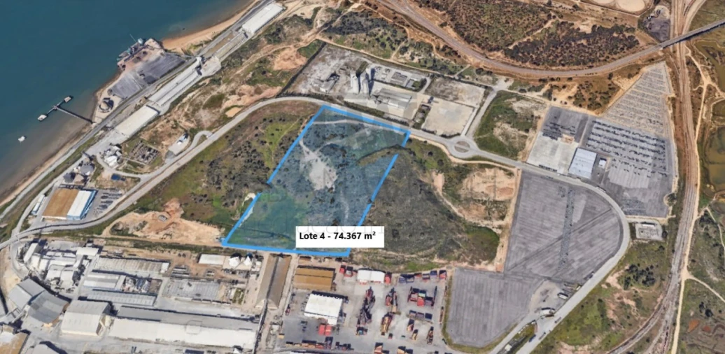 Terreno Comércio / Armazém para Venda em Sado Foto 1