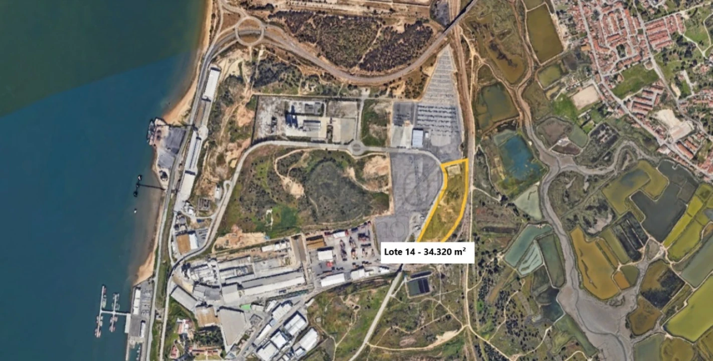 Terreno Comércio / Armazém para Venda em Sado Foto 2