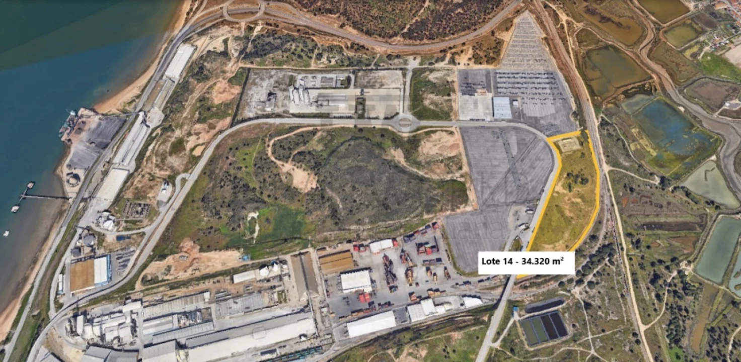 Terreno Comércio / Armazém para Venda em Sado Foto 1