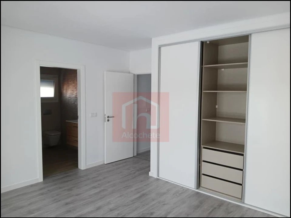 Moradia T4 para Venda em Fernao Ferro Foto 5