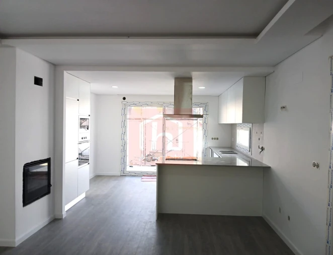 Moradia T4 para Venda em Fernao Ferro Foto 3