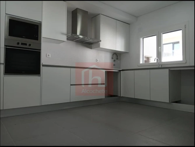 Moradia T4 para Venda em Fernao Ferro Foto 2