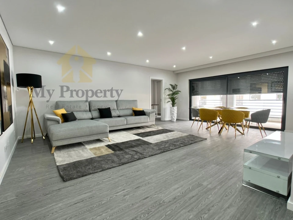 Apartamento T2 para Venda em Quelfes Foto 5