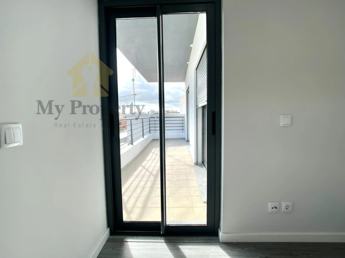 Apartamento T2 para Venda em Quelfes Foto 17