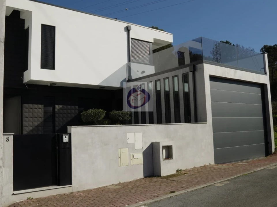 Moradia T4 para Venda em Palmeira Foto 1