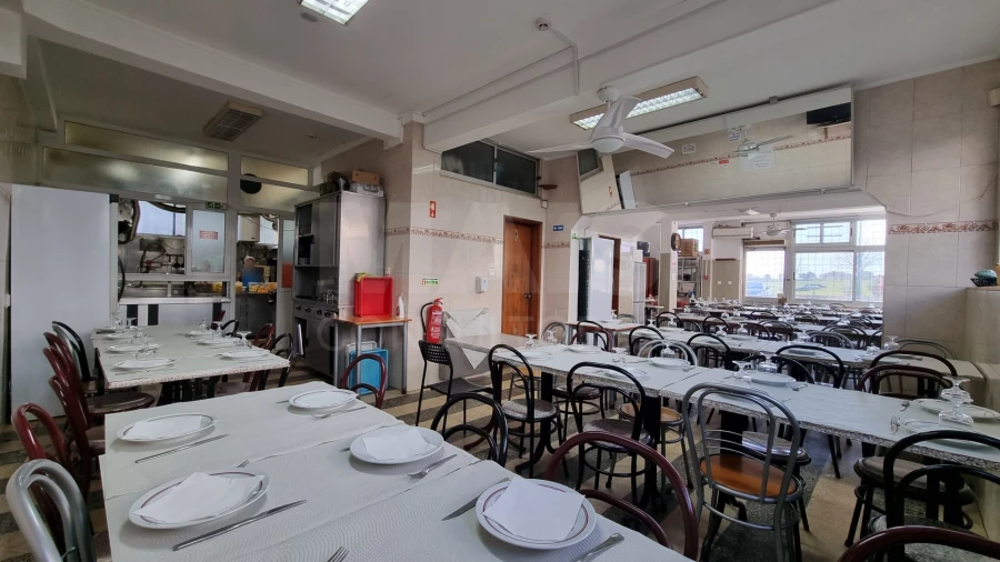 Loja para Venda em Camarate, Unhos e Apelação Foto 3