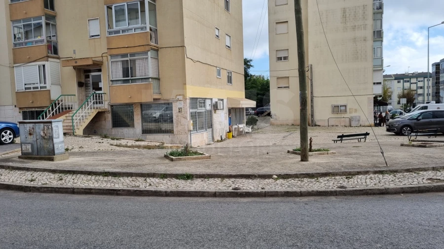 Loja para Venda em Camarate, Unhos e Apelação