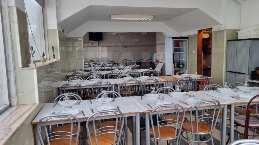 Loja para Venda em Camarate, Unhos e Apelação Foto 2