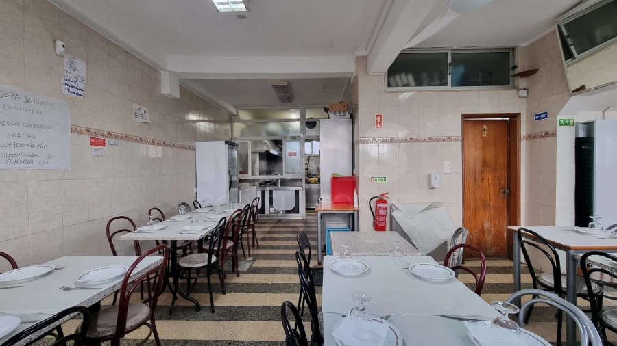 Loja para Venda em Camarate, Unhos e Apelação Foto 7