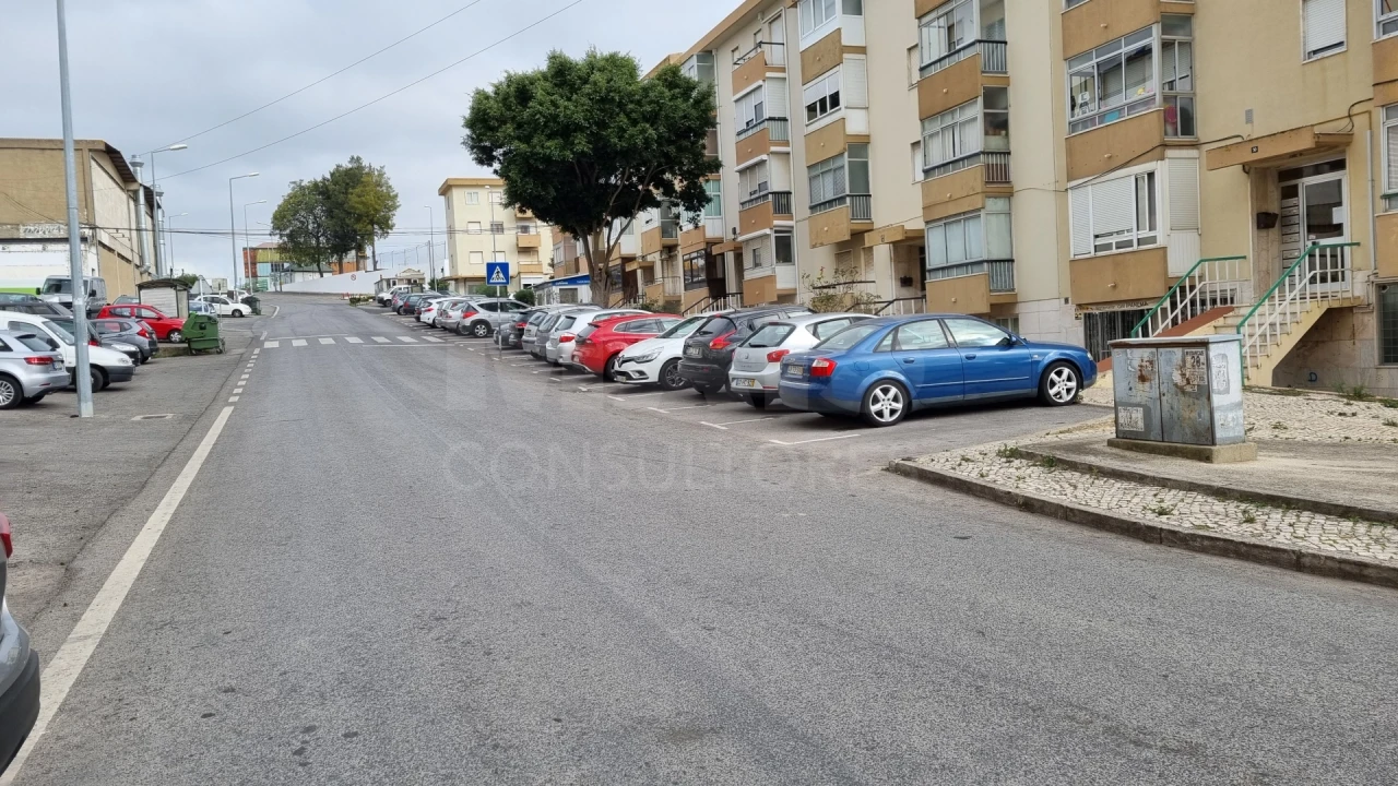 Loja para Venda em Camarate, Unhos e Apelação Foto 11