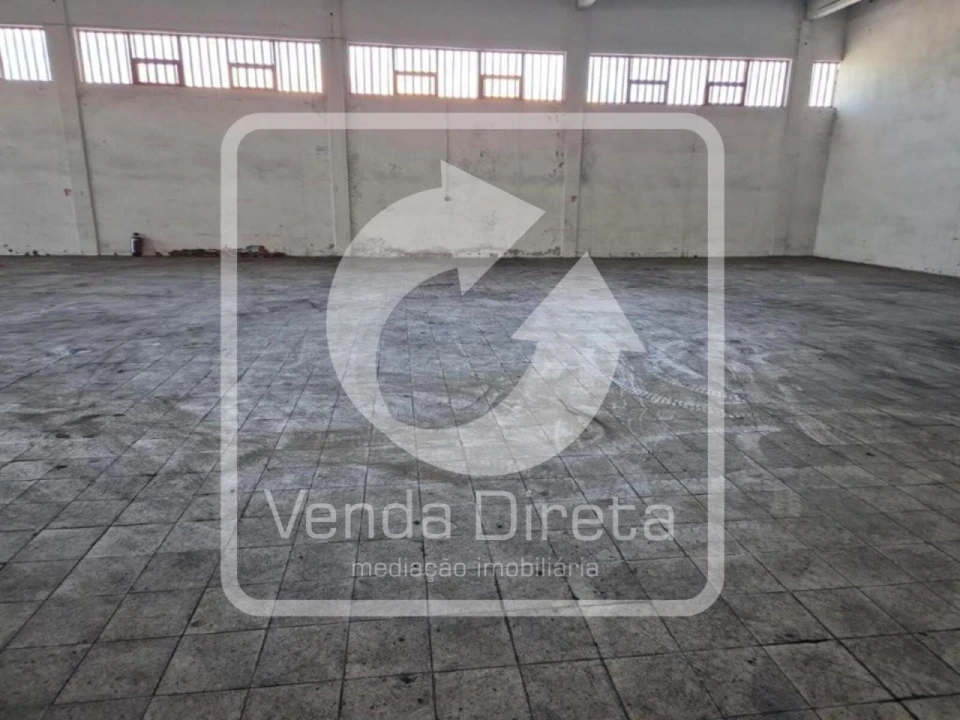 Armazém para Venda em Constantim e Vale de Nogueiras Foto 6