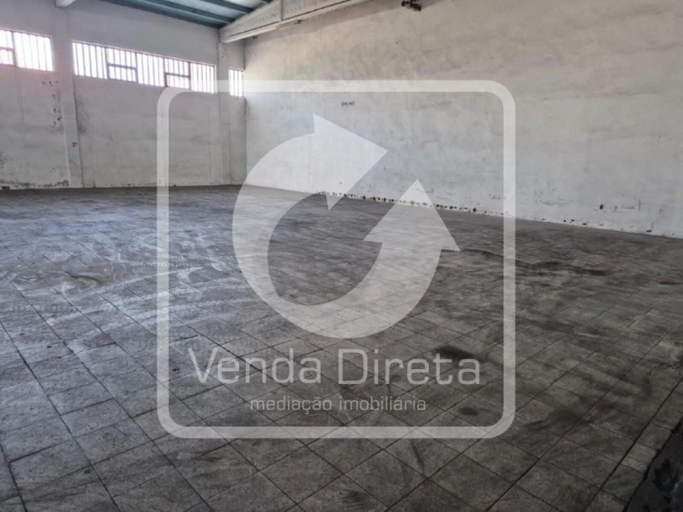Armazém para Venda em Constantim e Vale de Nogueiras Foto 8