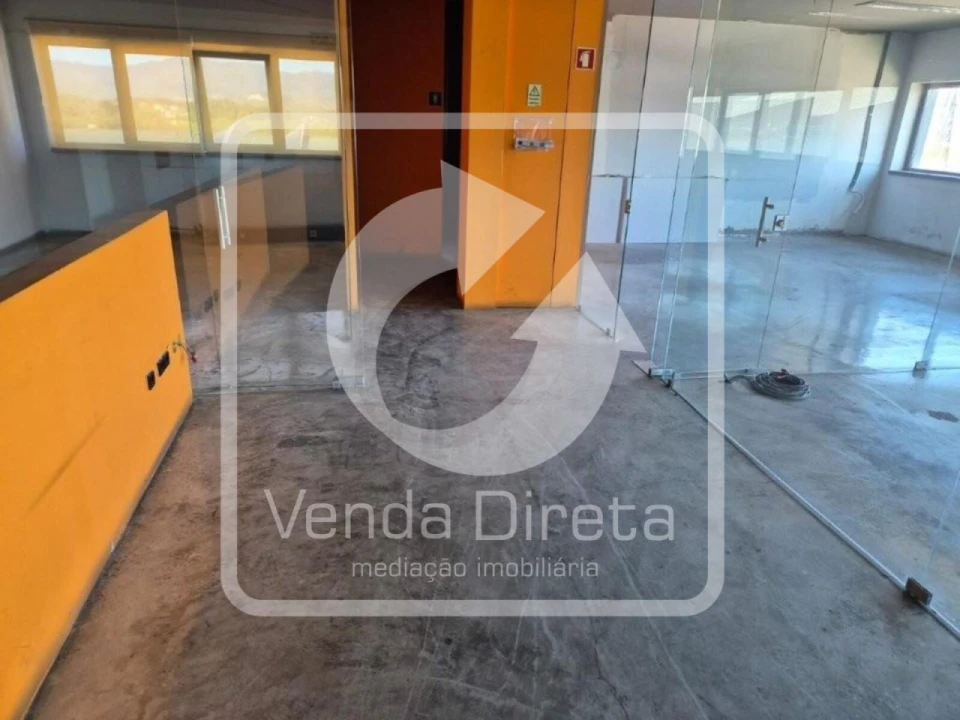 Armazém para Venda em Constantim e Vale de Nogueiras Foto 13