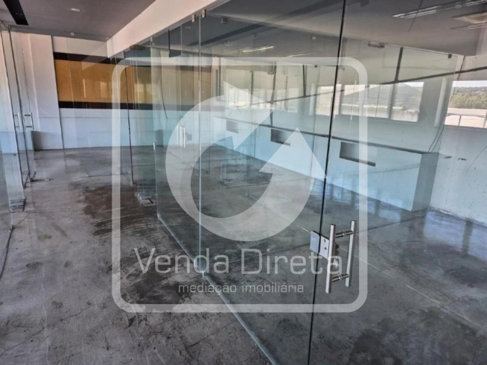 Armazém para Venda em Constantim e Vale de Nogueiras Foto 18