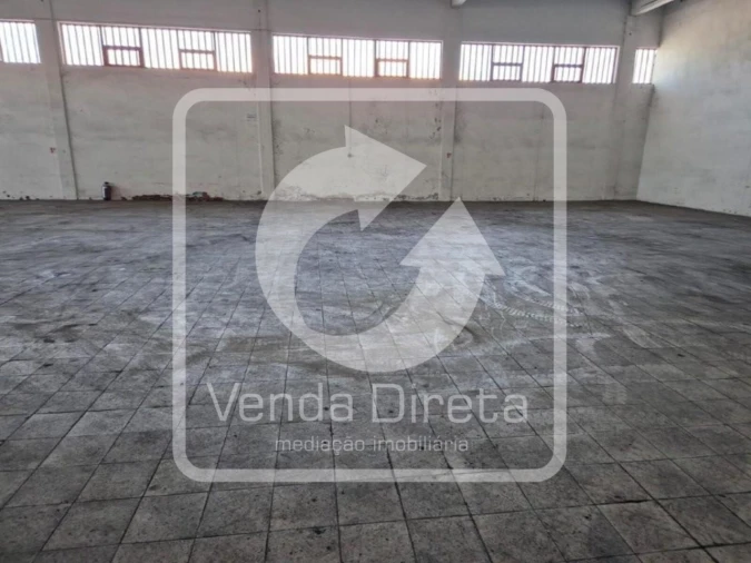 Armazém para Venda em Constantim e Vale de Nogueiras Foto 6