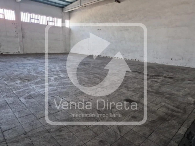 Armazém para Venda em Constantim e Vale de Nogueiras Foto 8