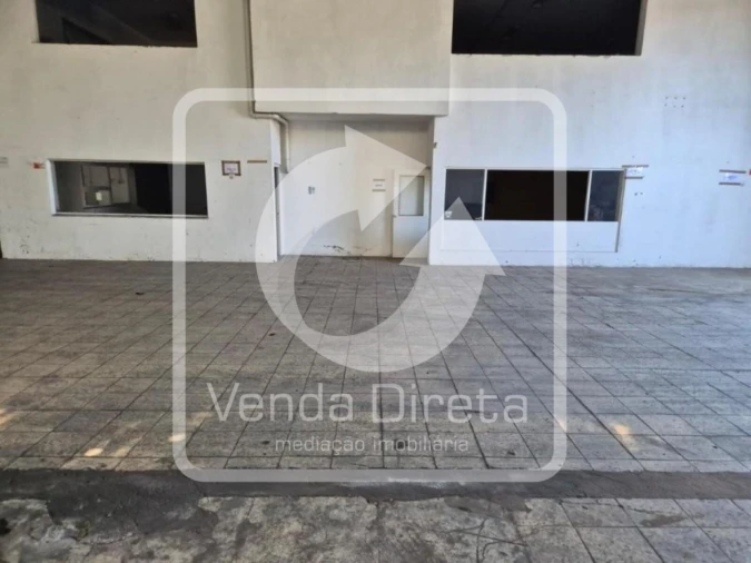 Armazém para Venda em Constantim e Vale de Nogueiras Foto 9