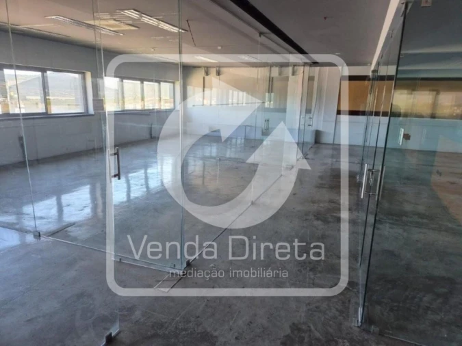 Armazém para Venda em Constantim e Vale de Nogueiras Foto 17