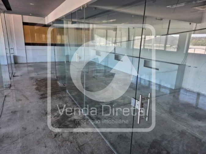 Armazém para Venda em Constantim e Vale de Nogueiras Foto 18