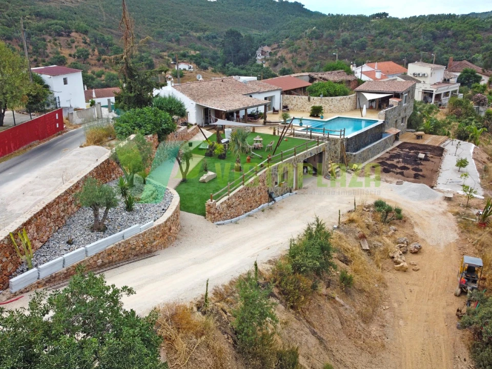 Moradia T3 para Venda em Alte Foto 1