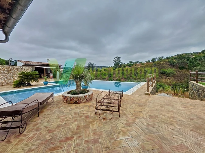 Moradia T3 para Venda em Alte Foto 19