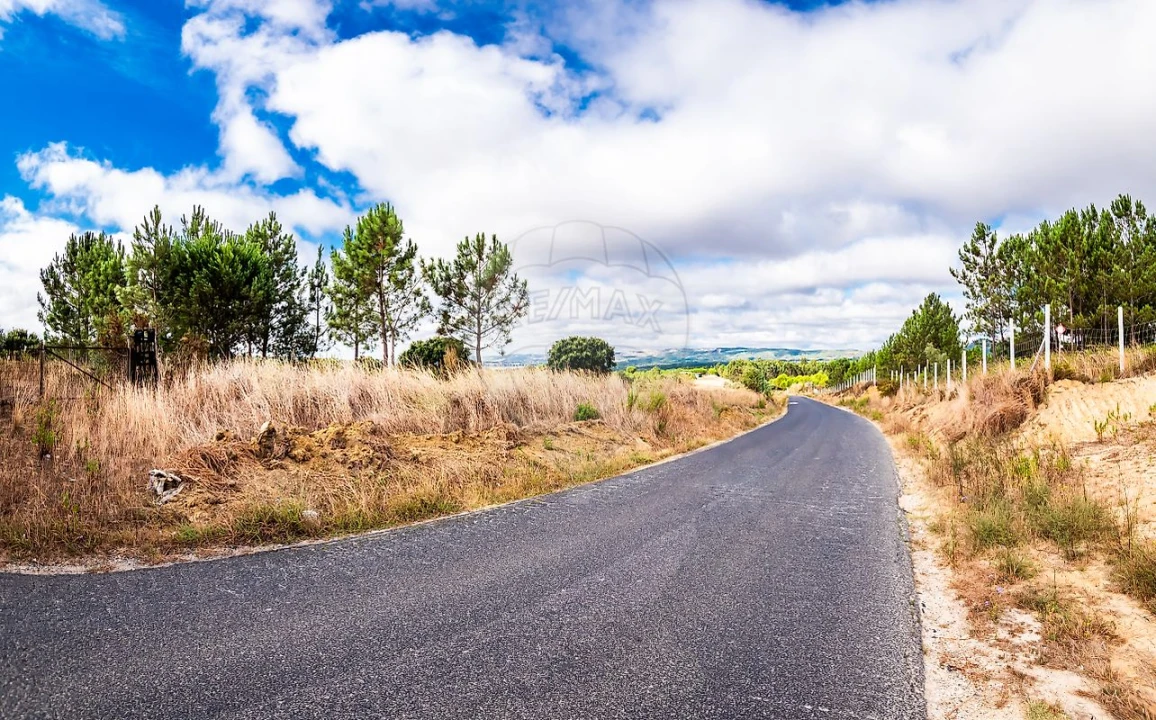 Terreno para Venda em Aveiras de Cima Foto 1