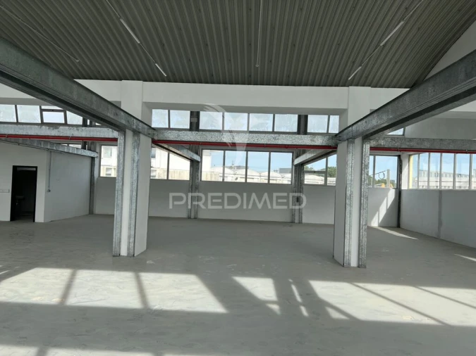 Armazém para Arrendamento em Sacavém e Prior Velho Foto 5