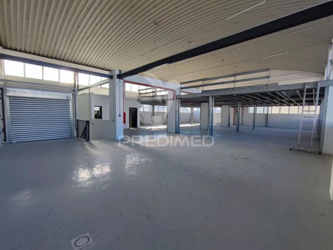 Armazém para Arrendamento em Sacavém e Prior Velho