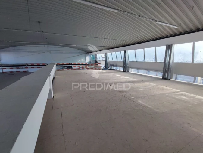 Armazém para Arrendamento em Sacavém e Prior Velho Foto 12